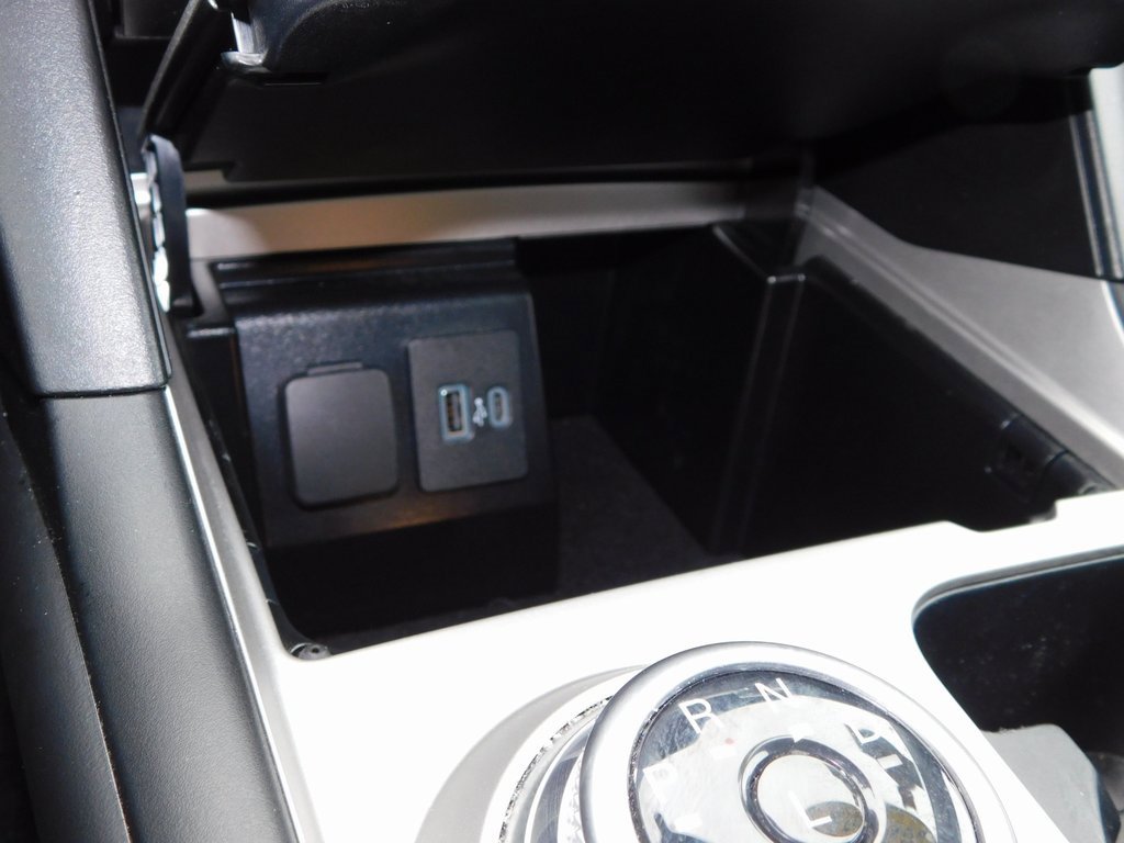 Used 2023 Ford Explorer XLT image 45