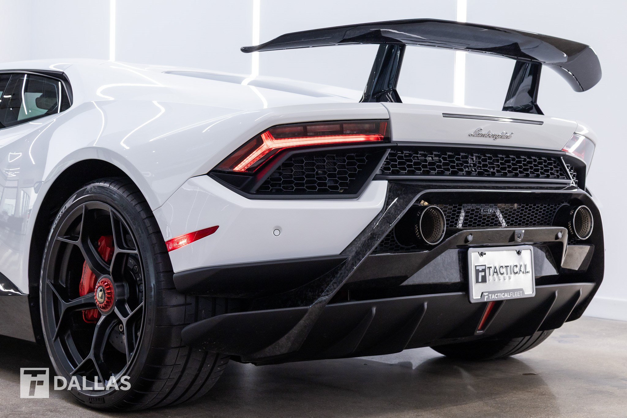 Used 2018 Lamborghini Huracan Performante AWD/4WD image 7