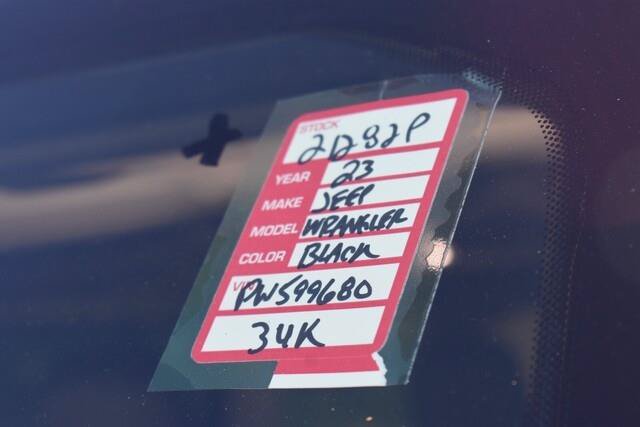 Used 2023 Jeep Wrangler Unlimited Sahara AWD/4WD image 40