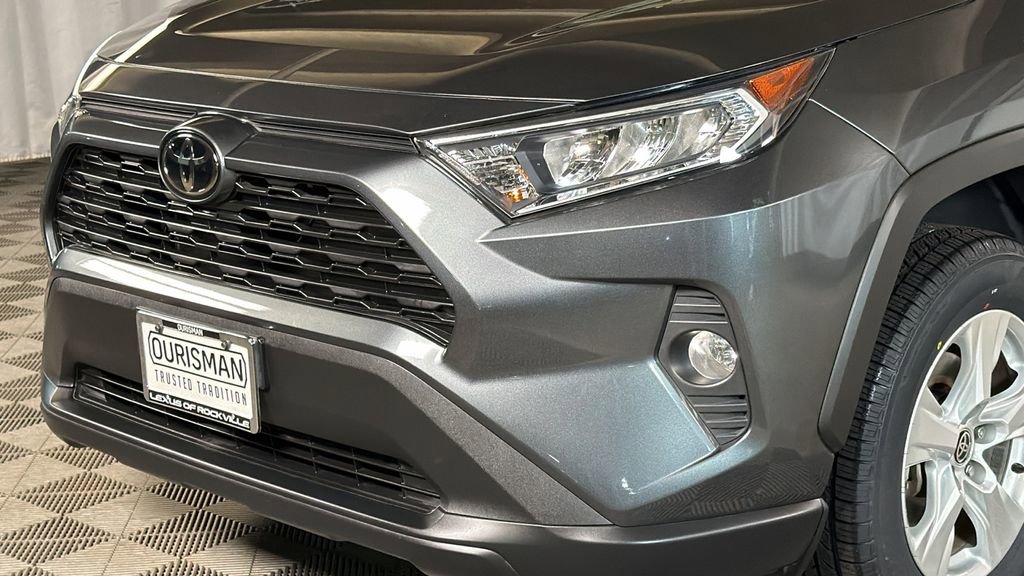 Used 2021 Toyota RAV4 XLE w/ Convenience Package image 3