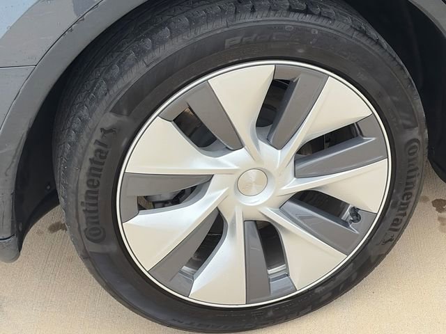 Used 2023 Tesla Model Y Long Range image 11