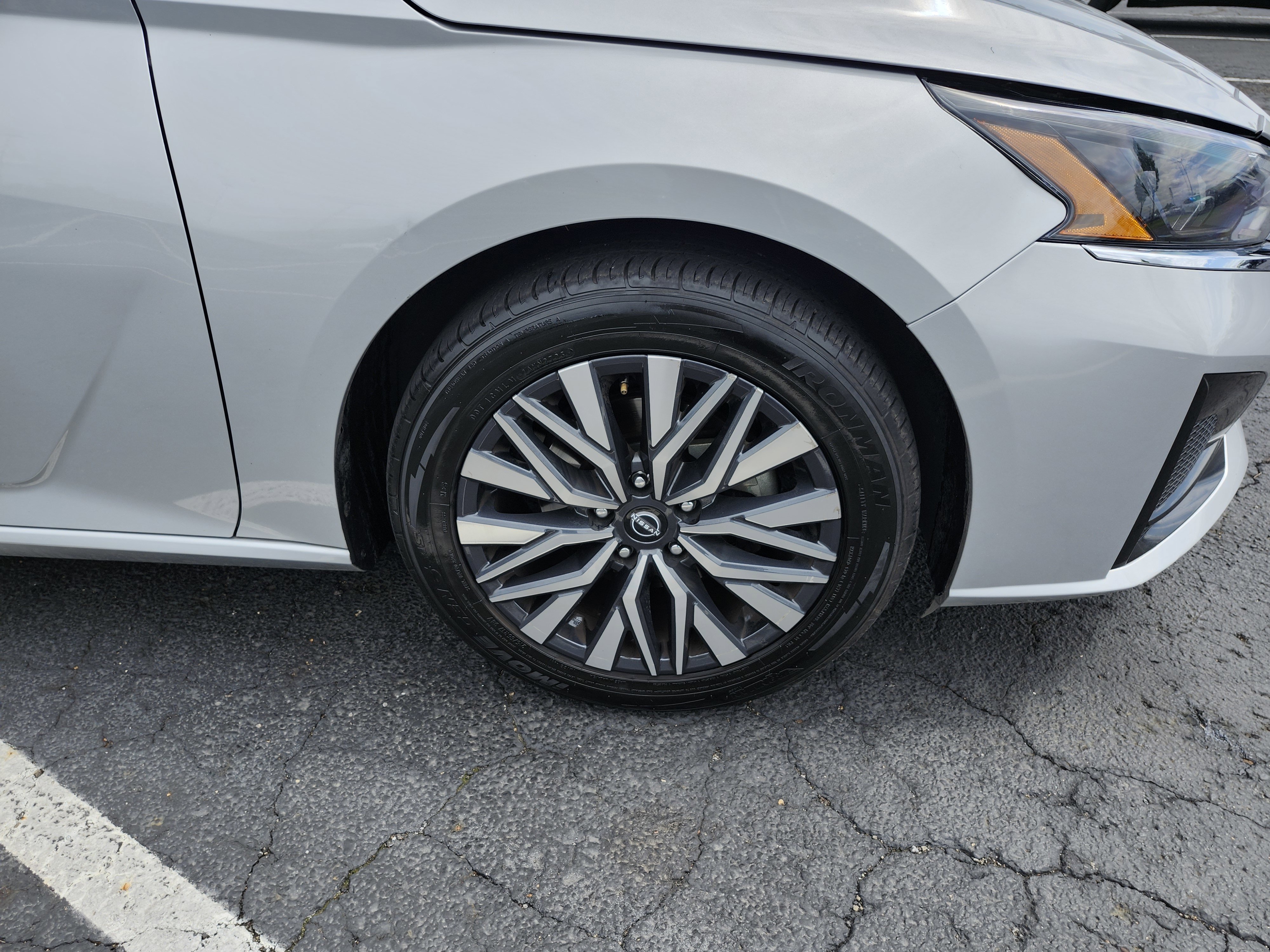 Used 2024 Nissan Altima 2.5 SV FWD image 9