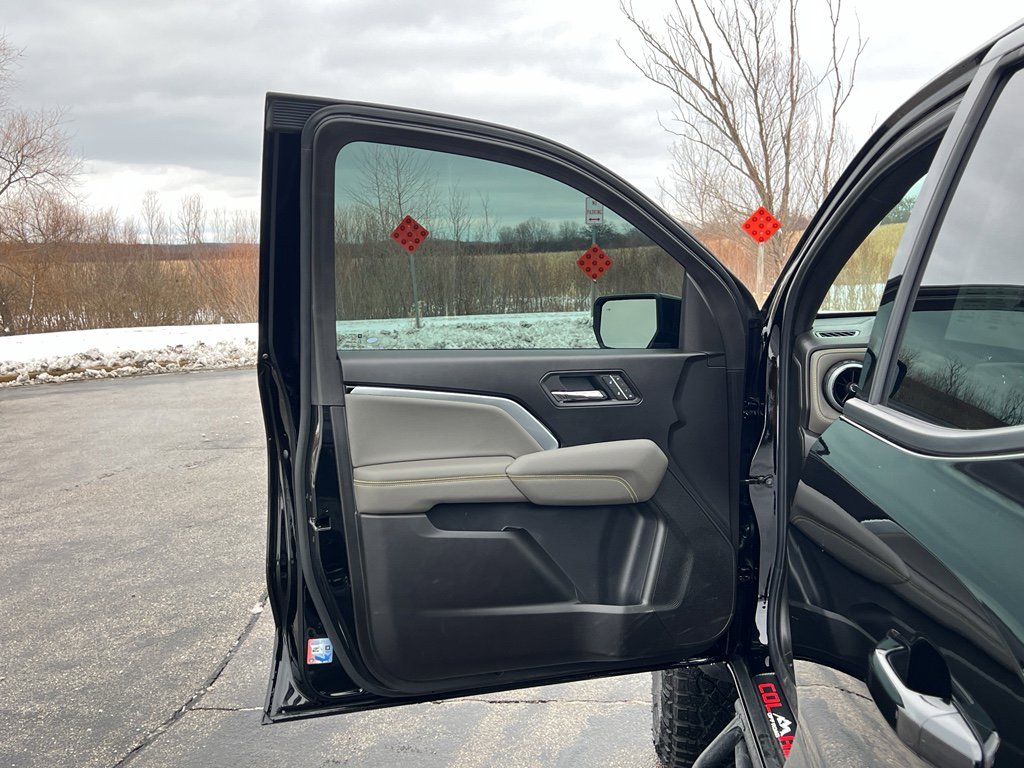 Used 2025 Chevrolet Colorado ZR2 w/ Technology Package image 12