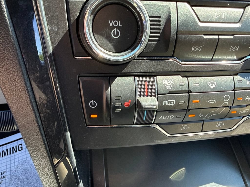 Used 2019 Ford Explorer XLT w/ Equipment Group 202A AWD/4WD image 35