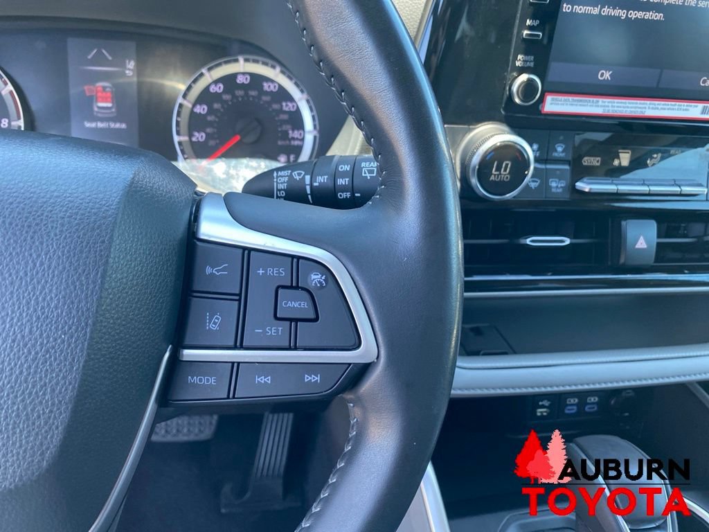 Used 2022 Toyota Highlander LE AWD/4WD image 44