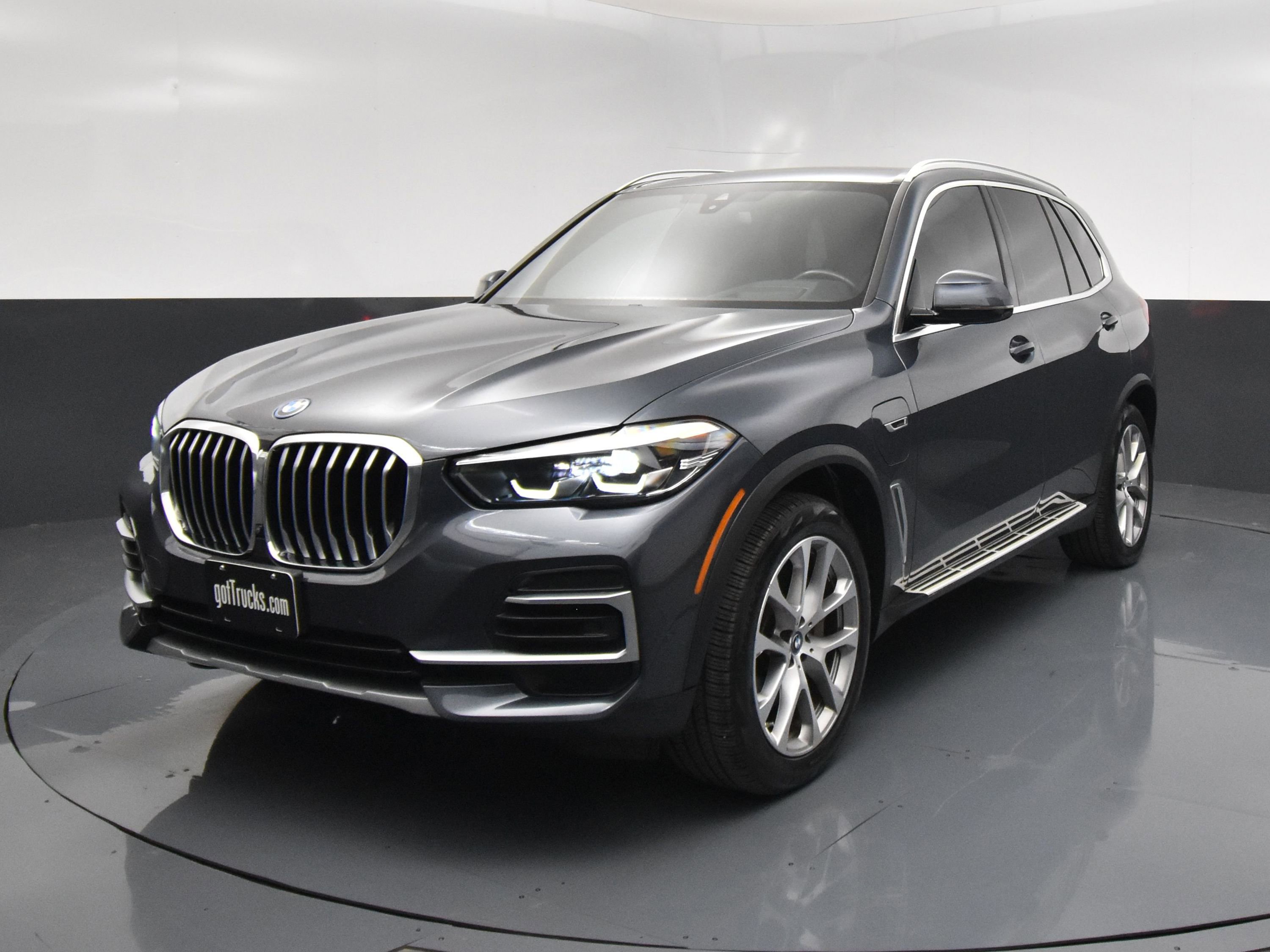 Used 2022 BMW X5 xDrive45e w/ Climate Comfort Package AWD/4WD image 2