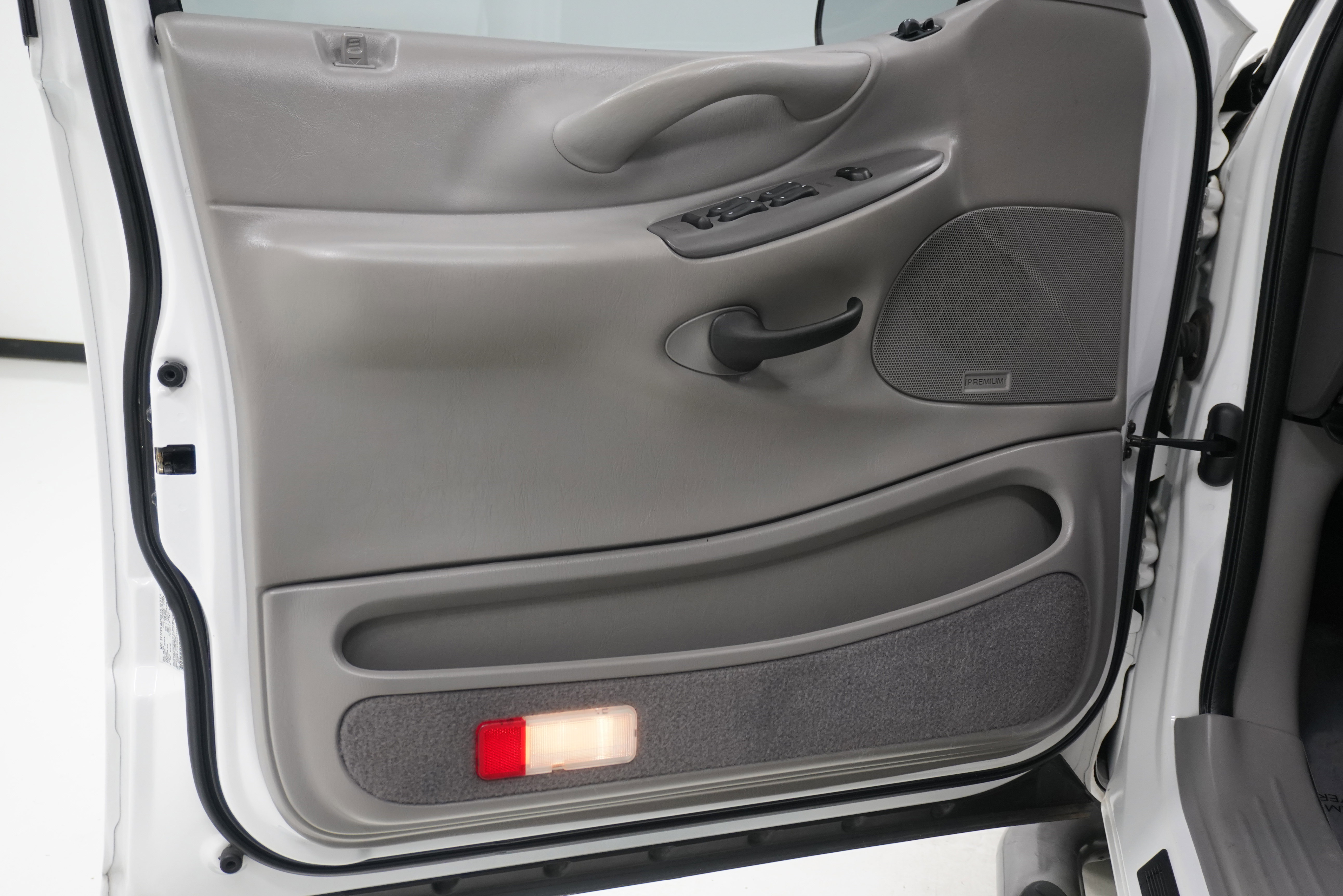 Used 1999 Ford Expedition XLT image 15