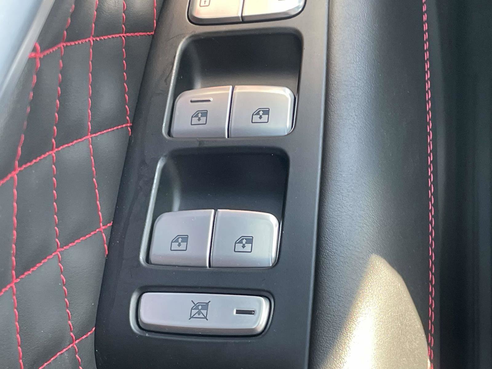 Used 2023 Genesis G70 3.3T w/ Sport Prestige Package image 34