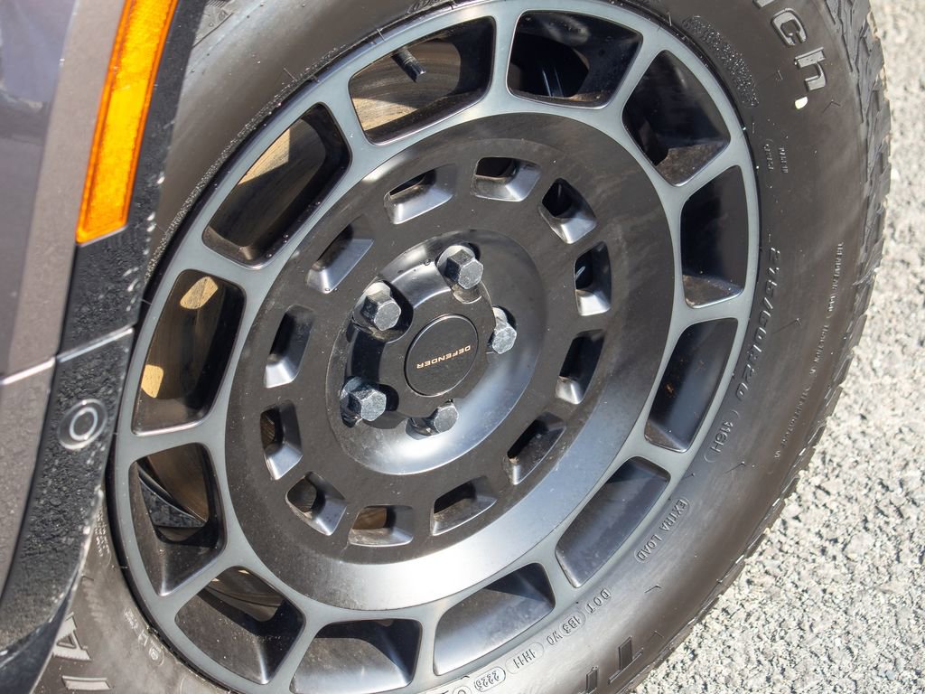 New 2026 Land Rover Defender 110 image 9