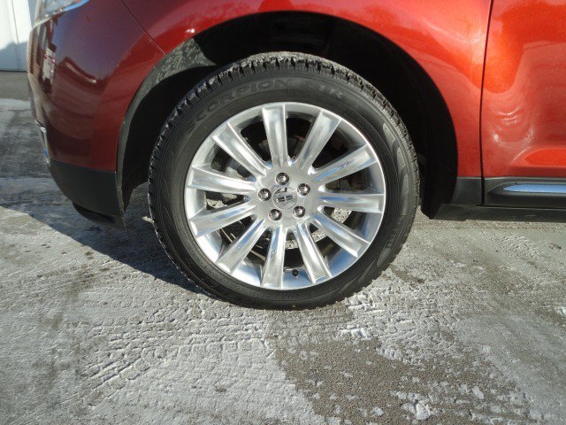 Used 2014 Lincoln MKX AWD w/ Equipment Group 102A image 2