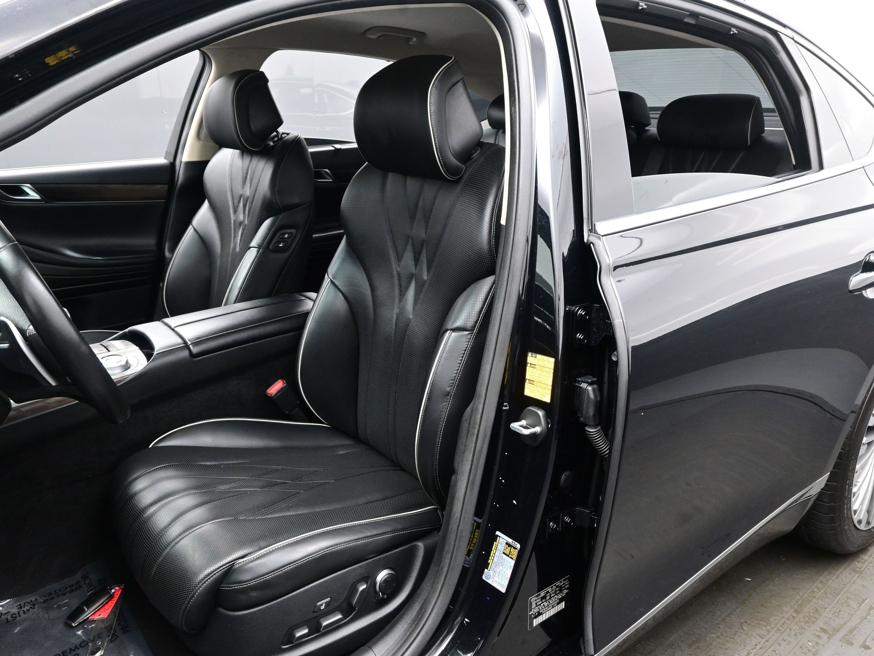 Certified 2023 Genesis G80 image 11