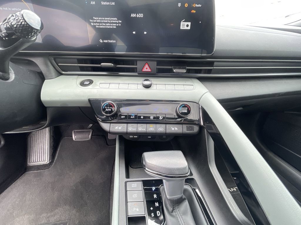 Used 2024 Hyundai Elantra Limited FWD image 35