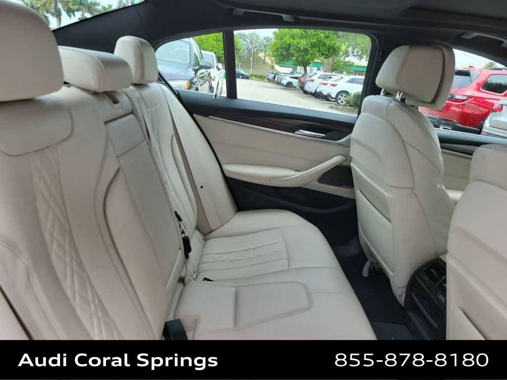 Used 2021 BMW 530e w/ Premium Package image 21