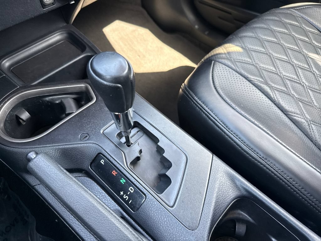 Used 2018 Toyota RAV4 LE FWD image 20