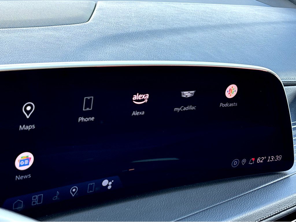 Used 2025 Cadillac XT4 Premium Luxury image 26