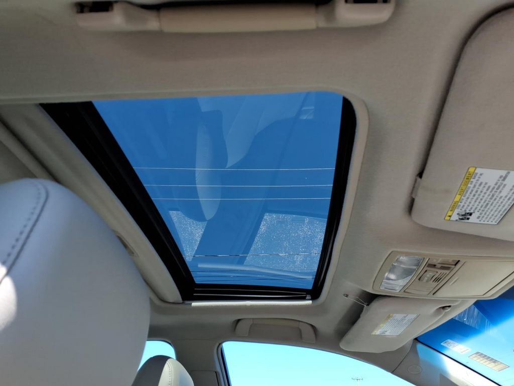 Used 2011 Toyota Camry XLE w/ SE/XLE Extra-Value Pkg FWD image 11