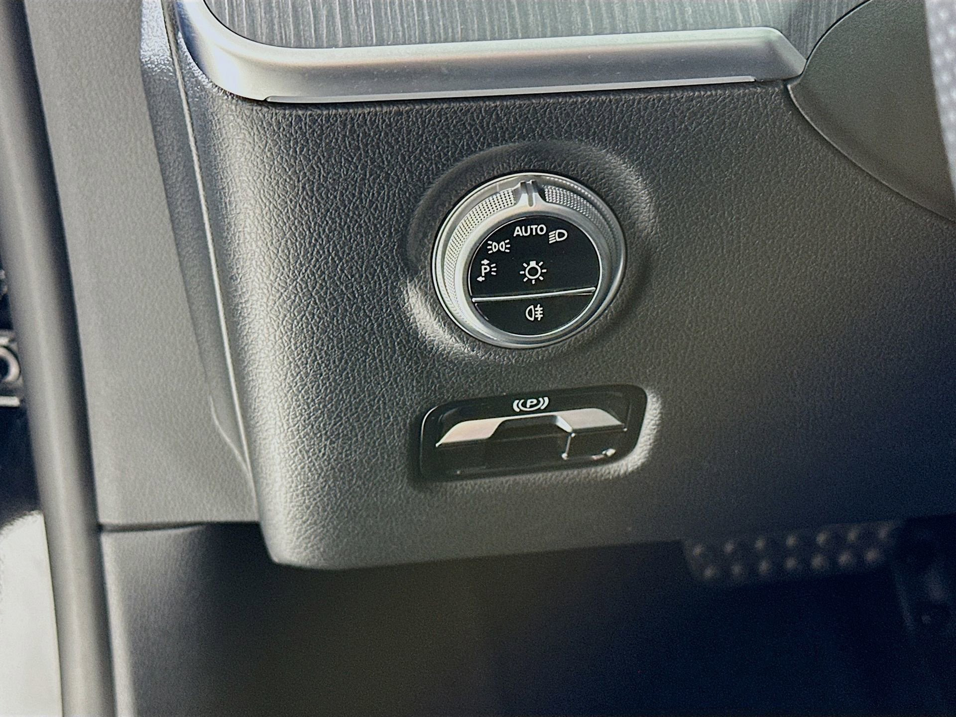 Used 2022 Mercedes-Benz C 300 Sedan image 11