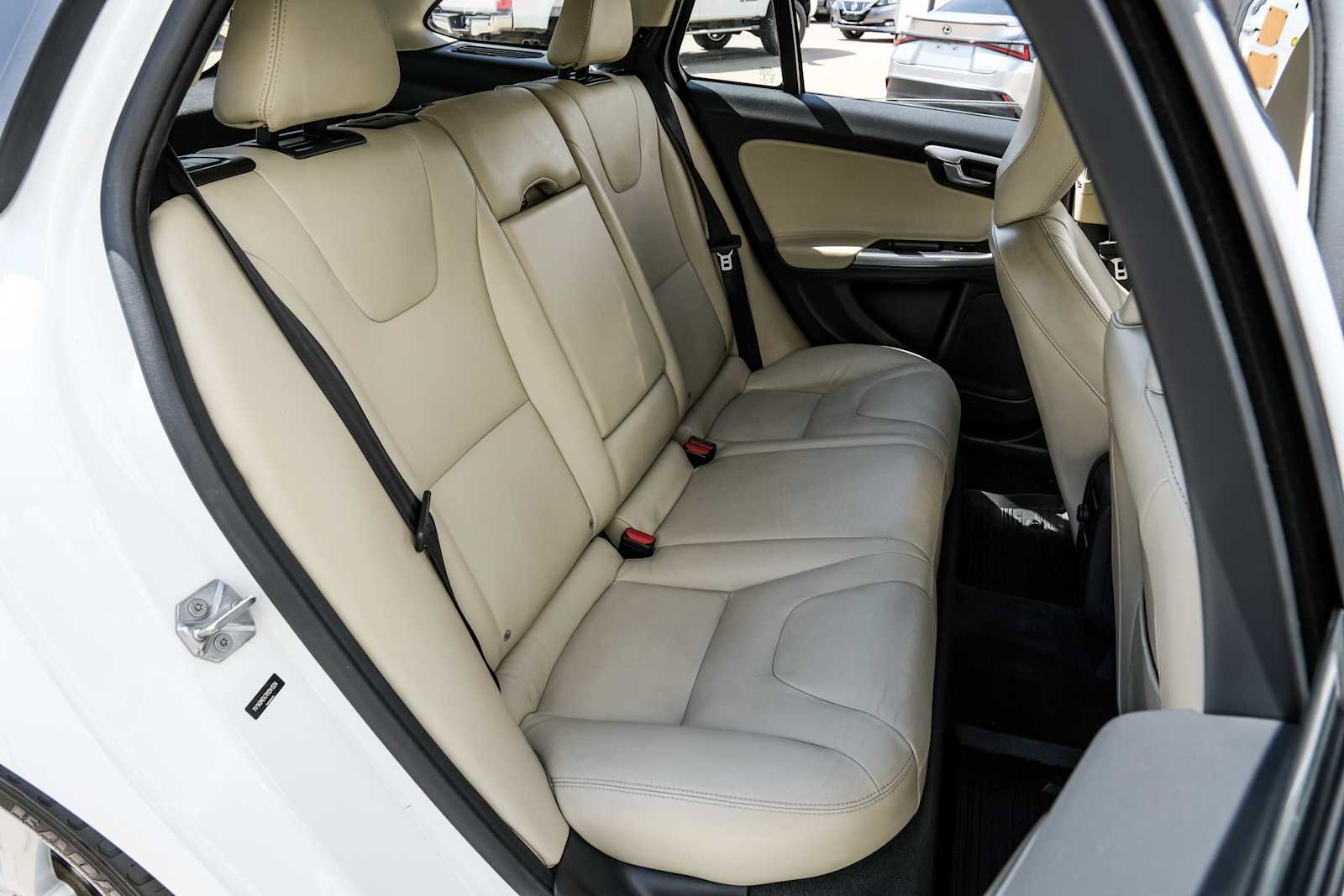 Used 2017 Volvo V60 T5 Premier w/ Convenience Package image 35