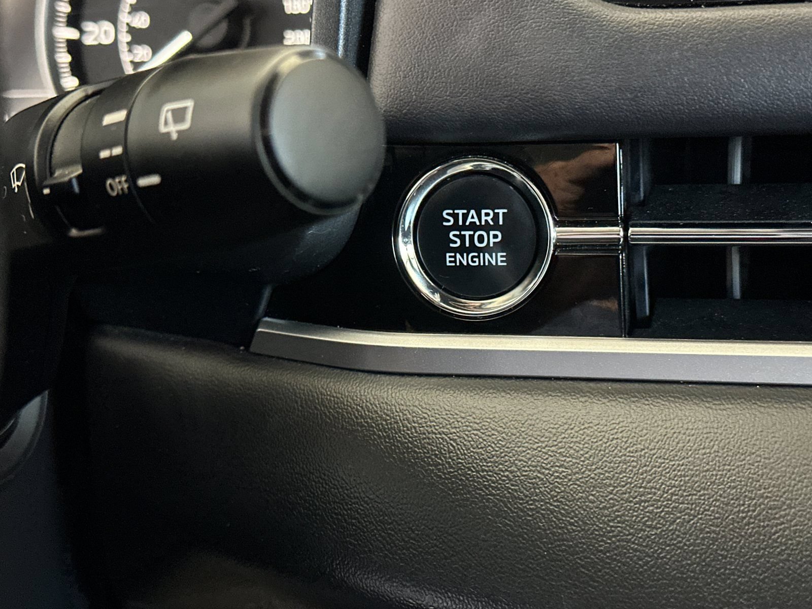 Used 2025 Mitsubishi Outlander SE FWD image 22