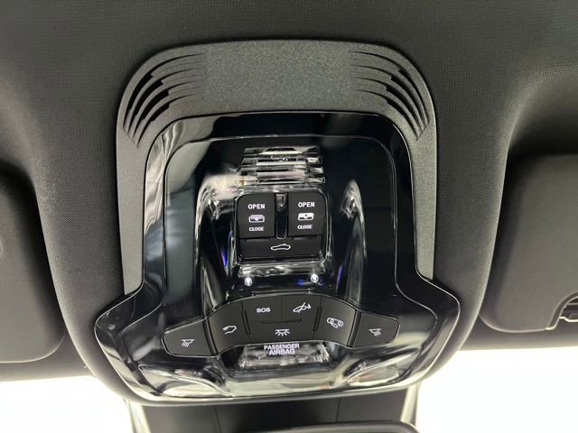 Used 2025 Alfa Romeo Giulia AWD w/ Veloce Package AWD image 39