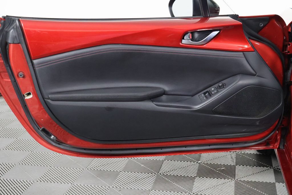 Used 2016 MAZDA MX-5 Miata Club RWD image 12