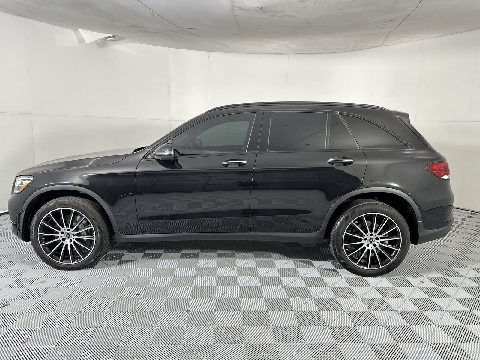 Used 2022 Mercedes-Benz GLC 300 w/ AMG Line image 5