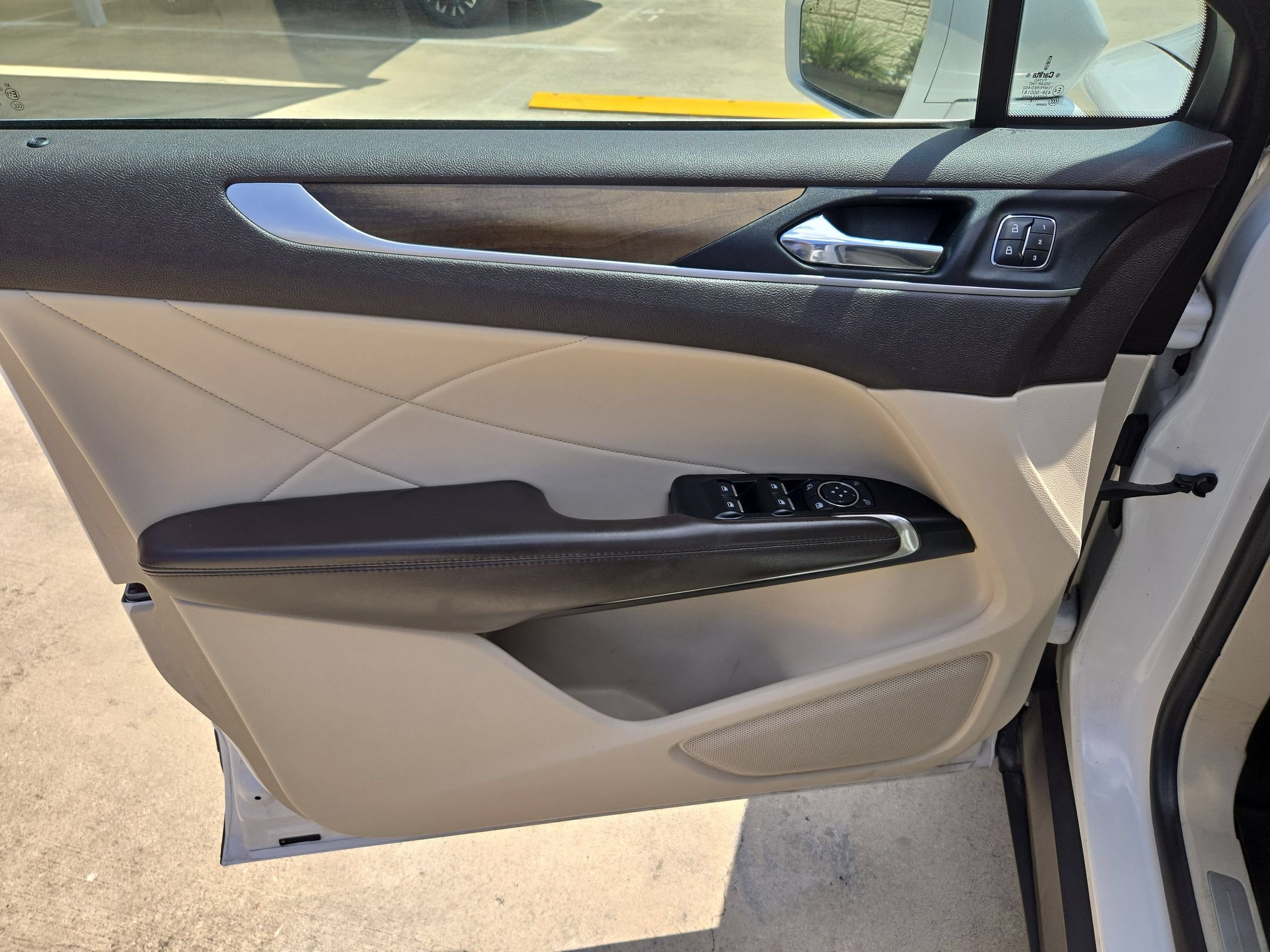 Used 2019 Lincoln MKC Reserve w/ MKC Climate Package FWD image 12
