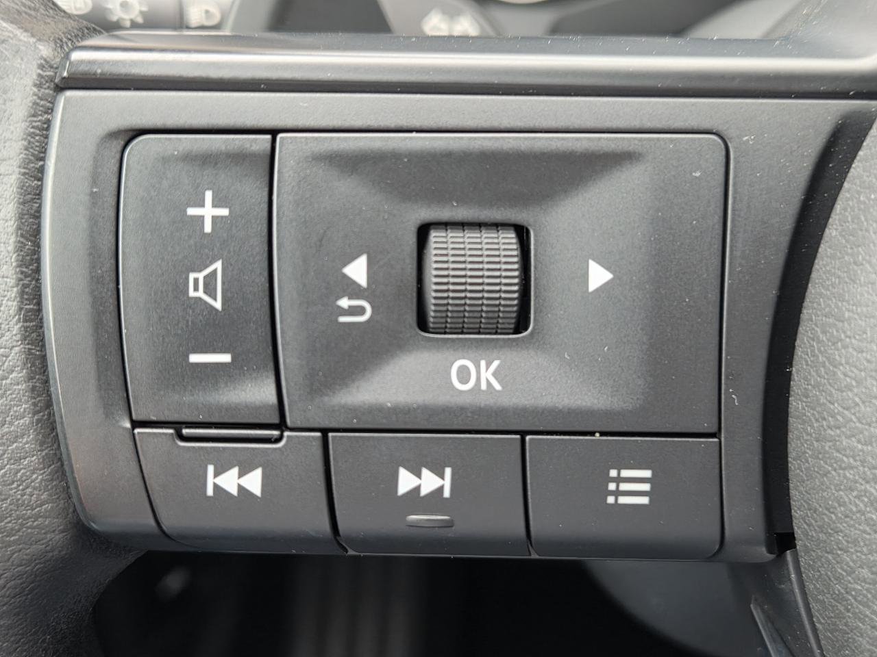 Used 2023 Nissan Pathfinder S AWD/4WD image 25