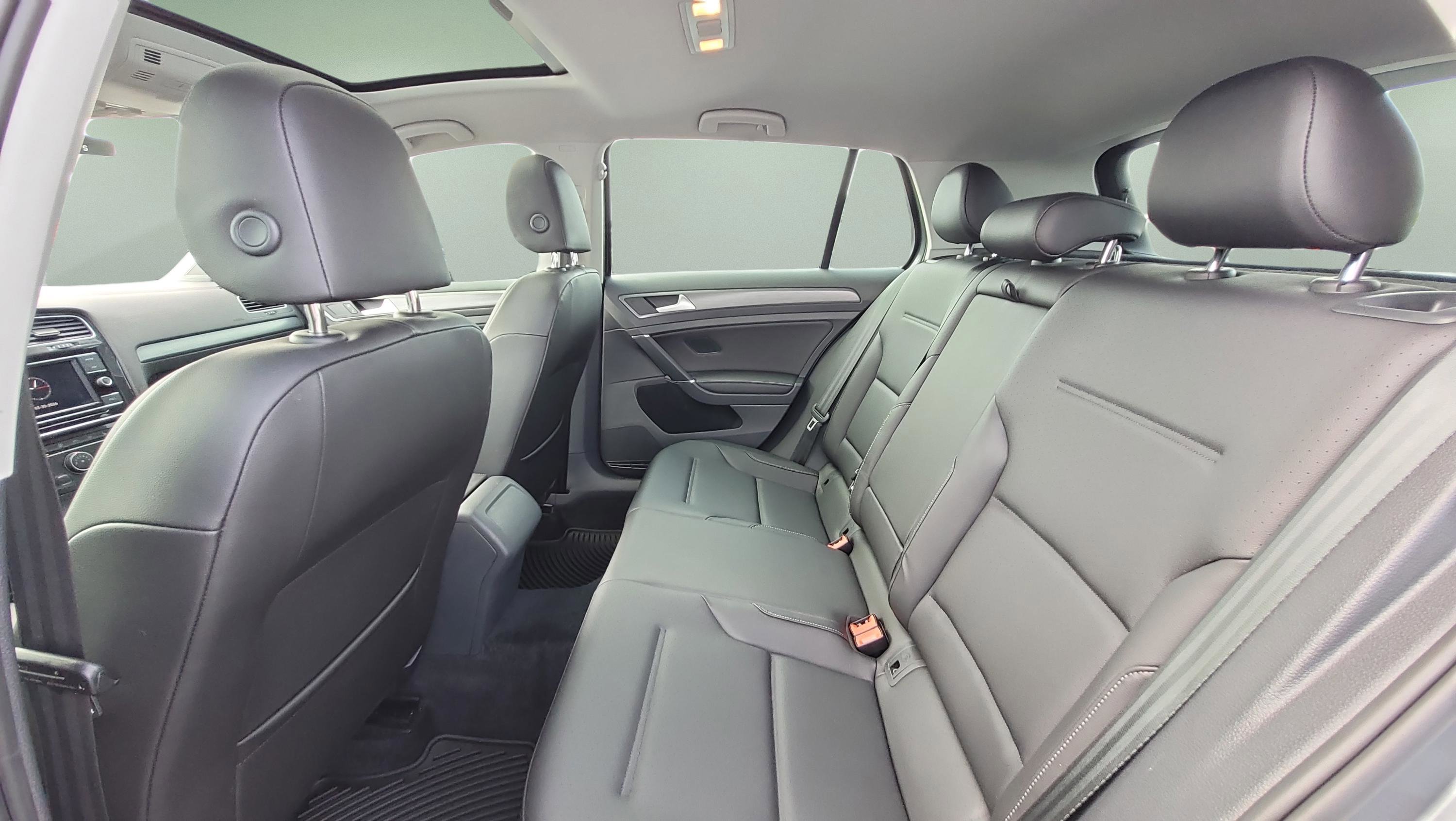 Used 2021 Volkswagen Golf 4-Door image 16