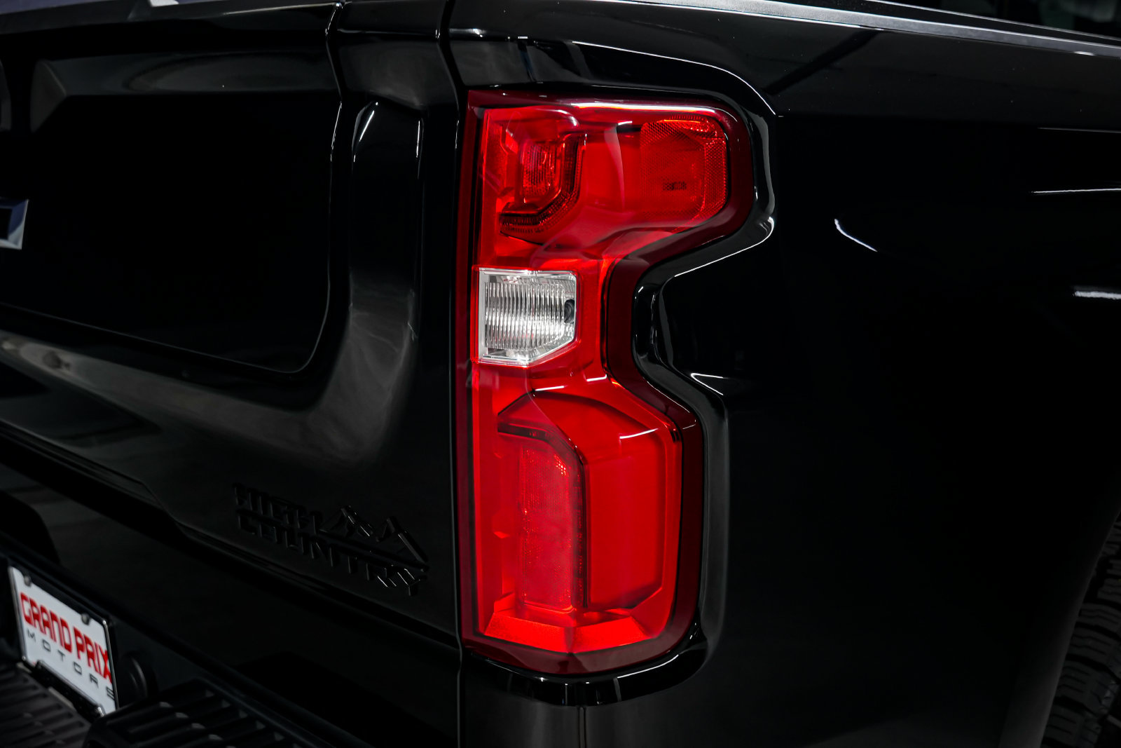 Used 2024 Chevrolet Silverado 1500 High Country w/ Midnight Edition AWD/4WD image 44