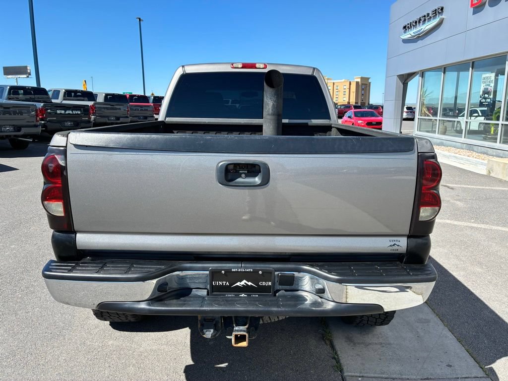 Used 2006 Chevrolet Silverado 2500 LT w/ Heavy-Duty Power Package AWD/4WD image 5