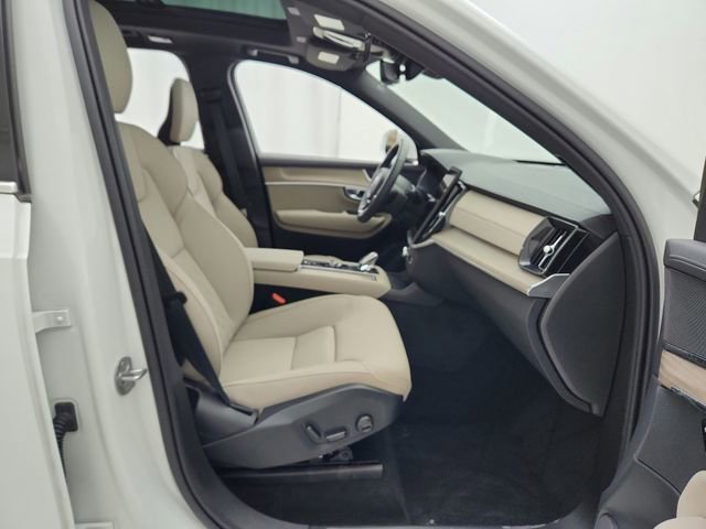 New 2025 Volvo XC90 B6 Core w/ Climate Package image 14