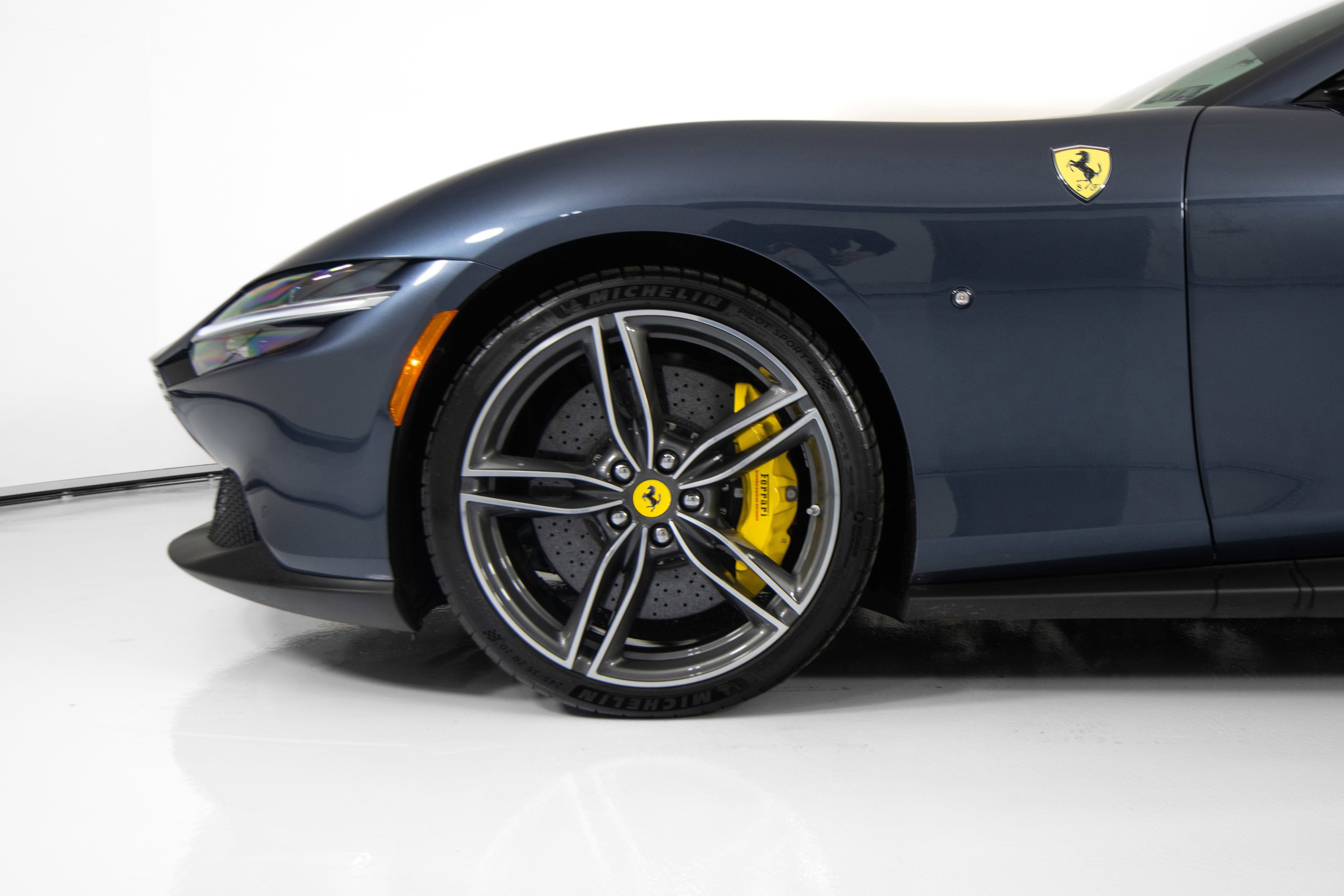 Certified 2025 Ferrari Roma Spider RWD image 10