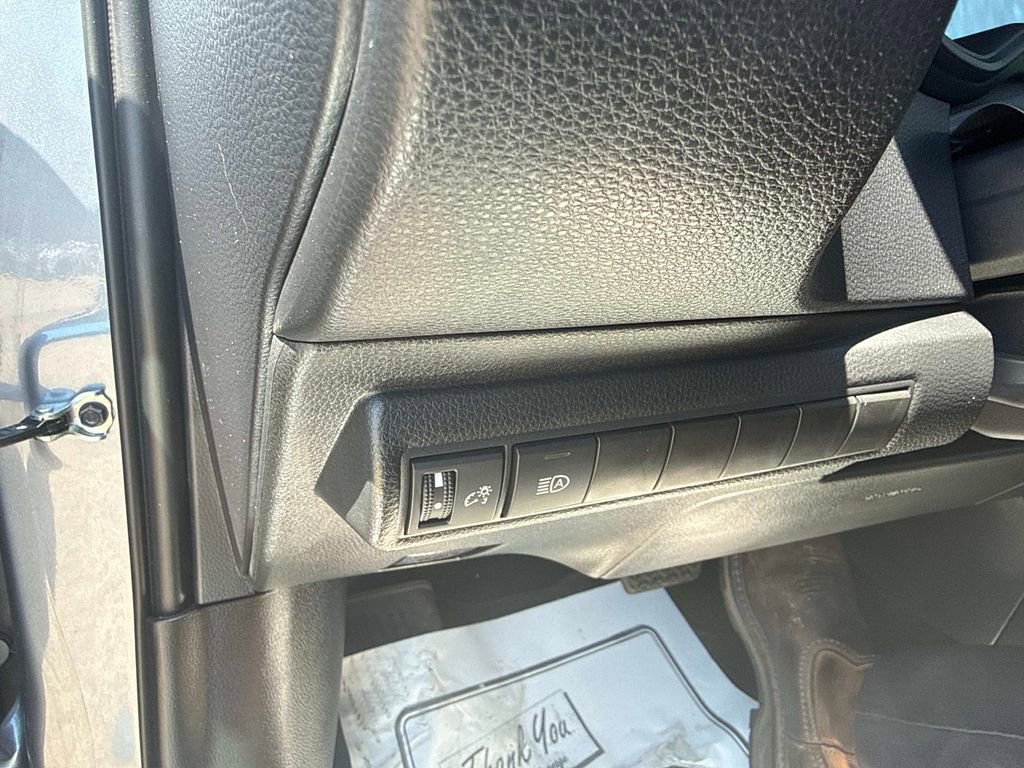 Used 2025 Toyota Corolla LE image 28