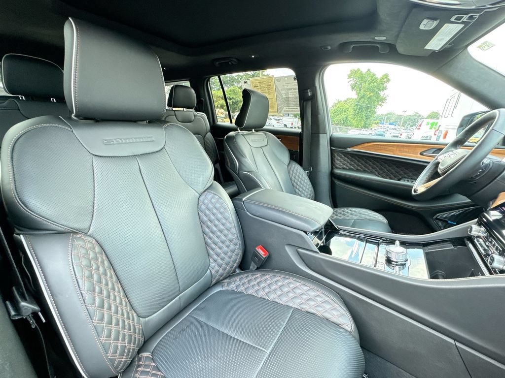 Used 2025 Jeep Grand Cherokee L Summit AWD/4WD image 31