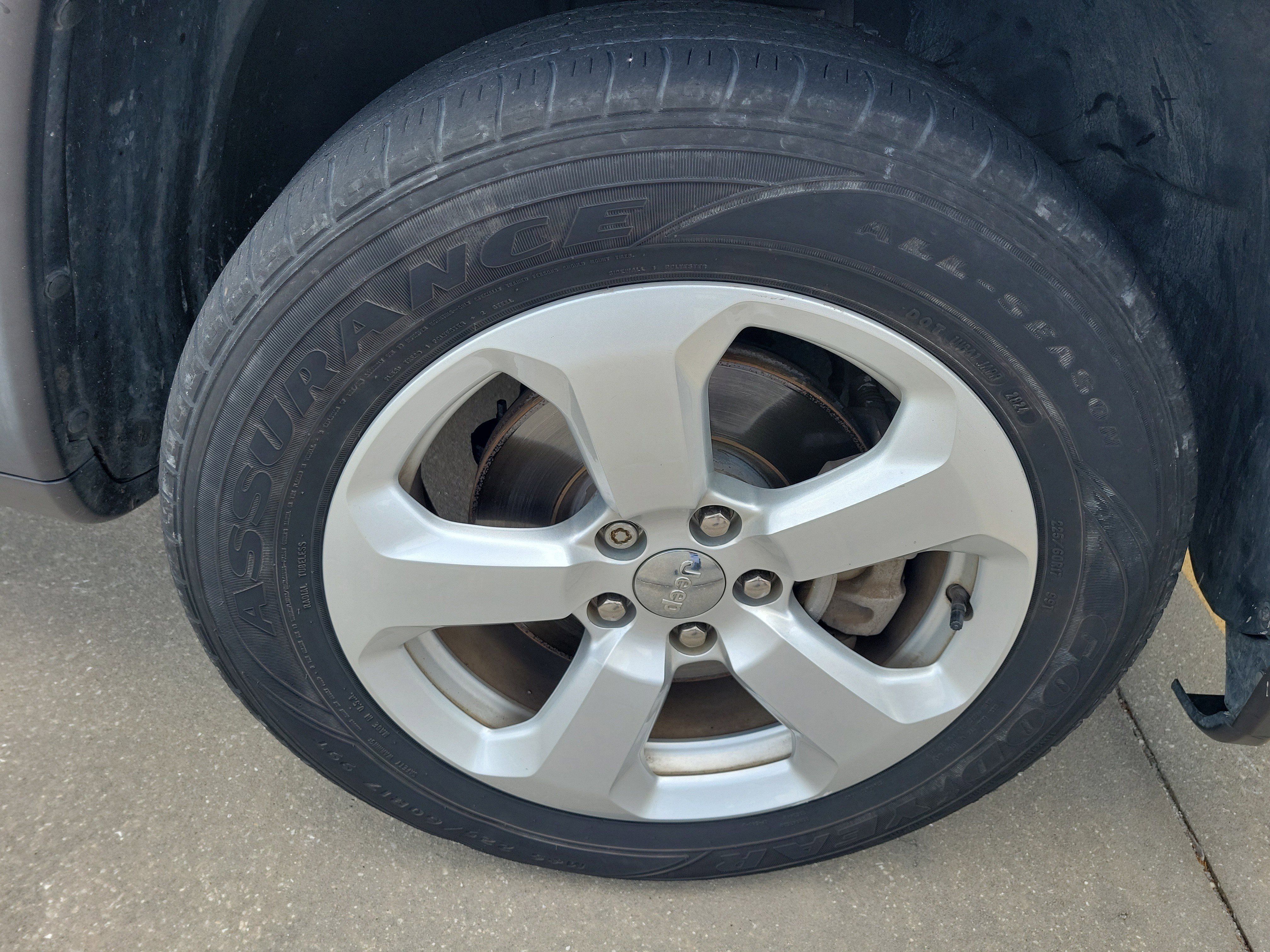 Used 2020 Jeep Compass Latitude w/ Cold Weather Group AWD/4WD image 7