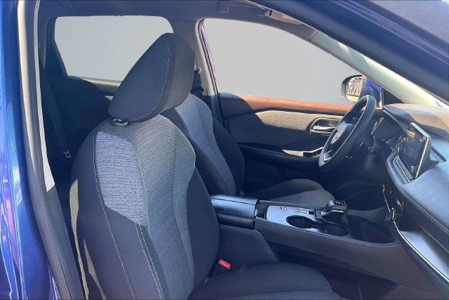 Used 2023 Nissan Rogue SV FWD image 7