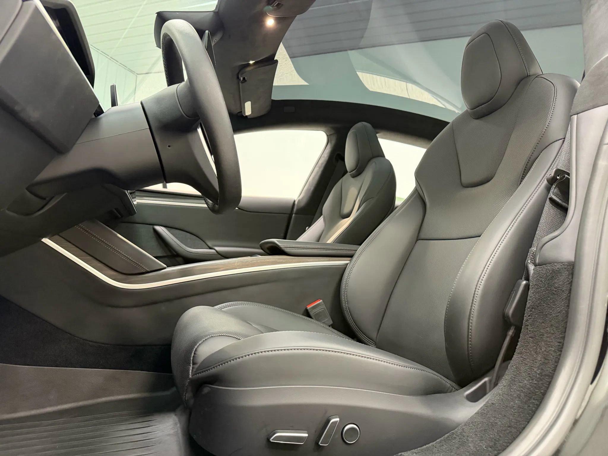 Used 2025 Tesla Model S image 15