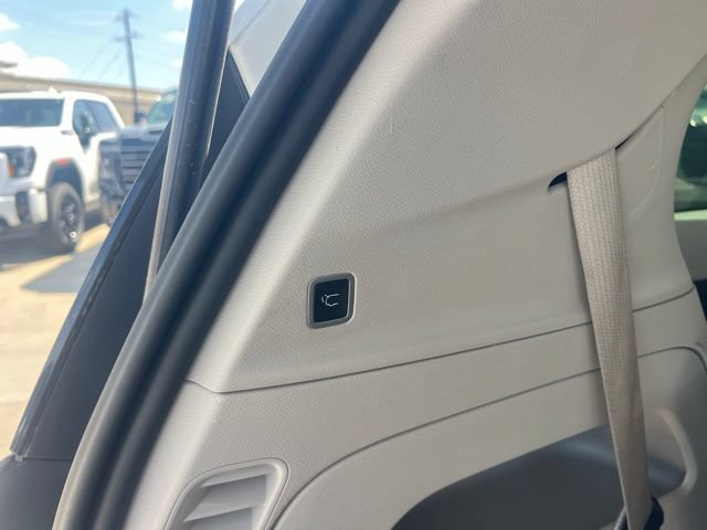 Used 2023 Chrysler Pacifica Touring-L FWD image 13