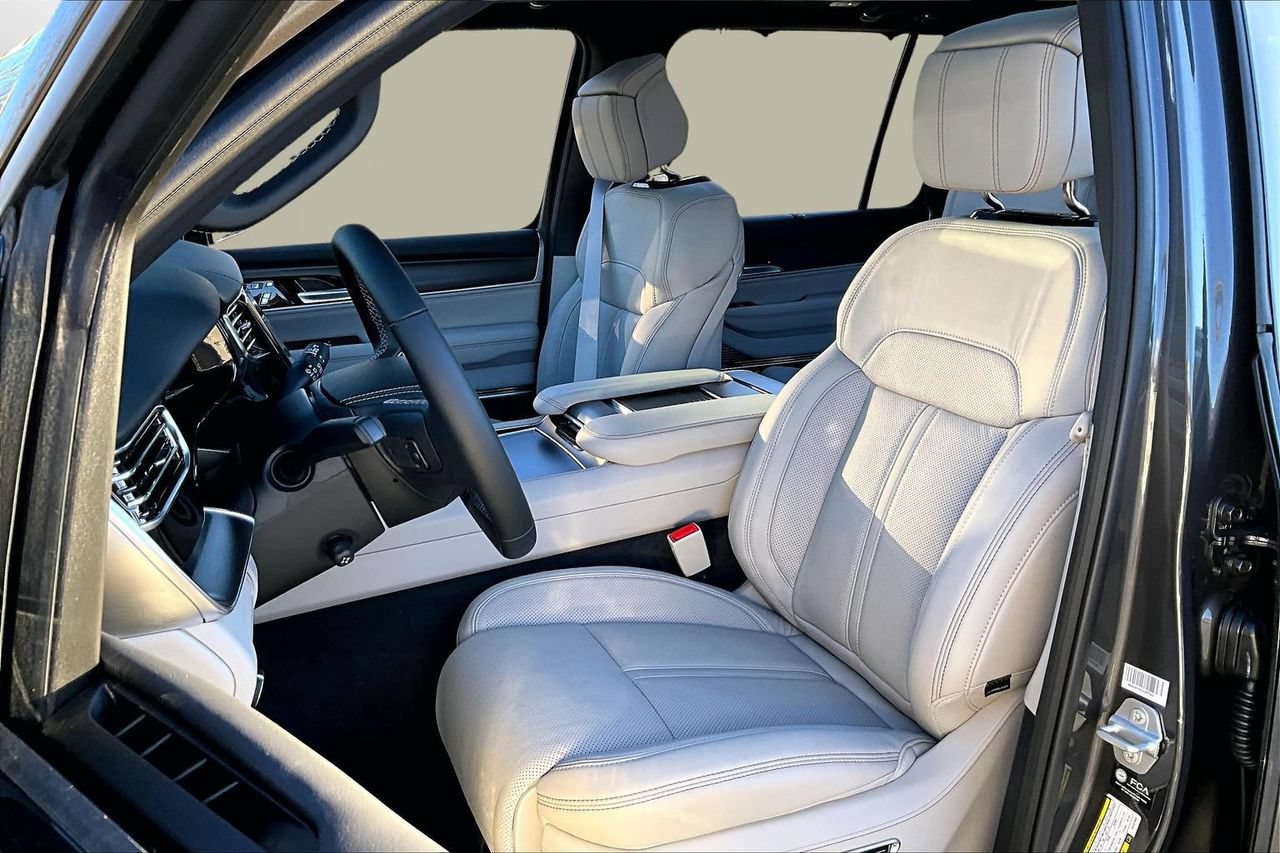 New 2026 Jeep Grand Wagoneer Summit w/ Premium Group III AWD/4WD image 17