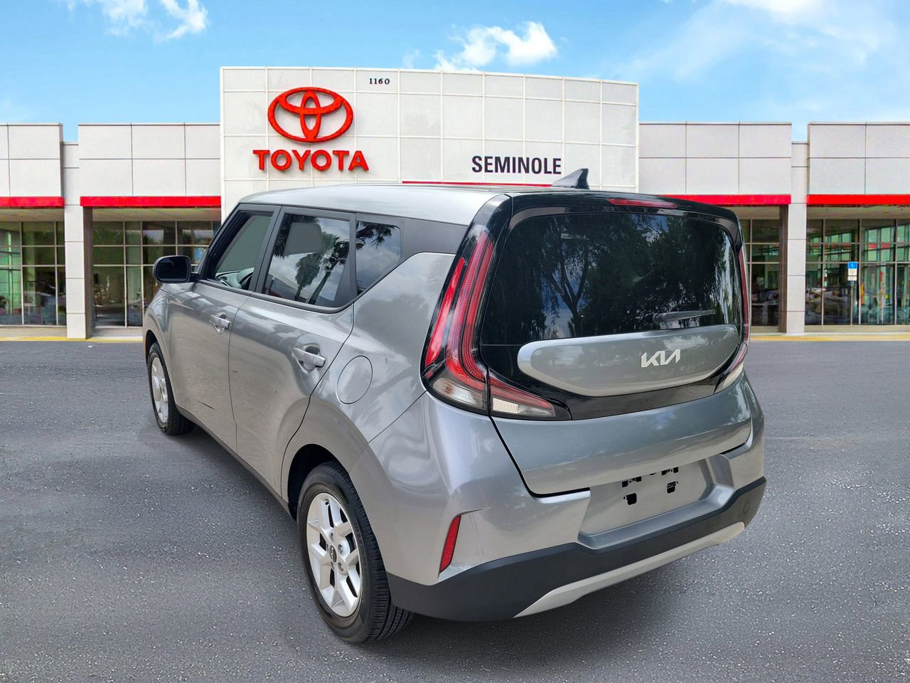 Used 2025 Kia Soul LX w/ LX Technology Package FWD image 4