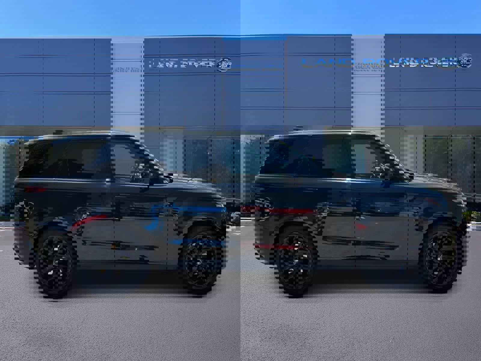 Used 2024 Land Rover Range Rover Sport SE image 5