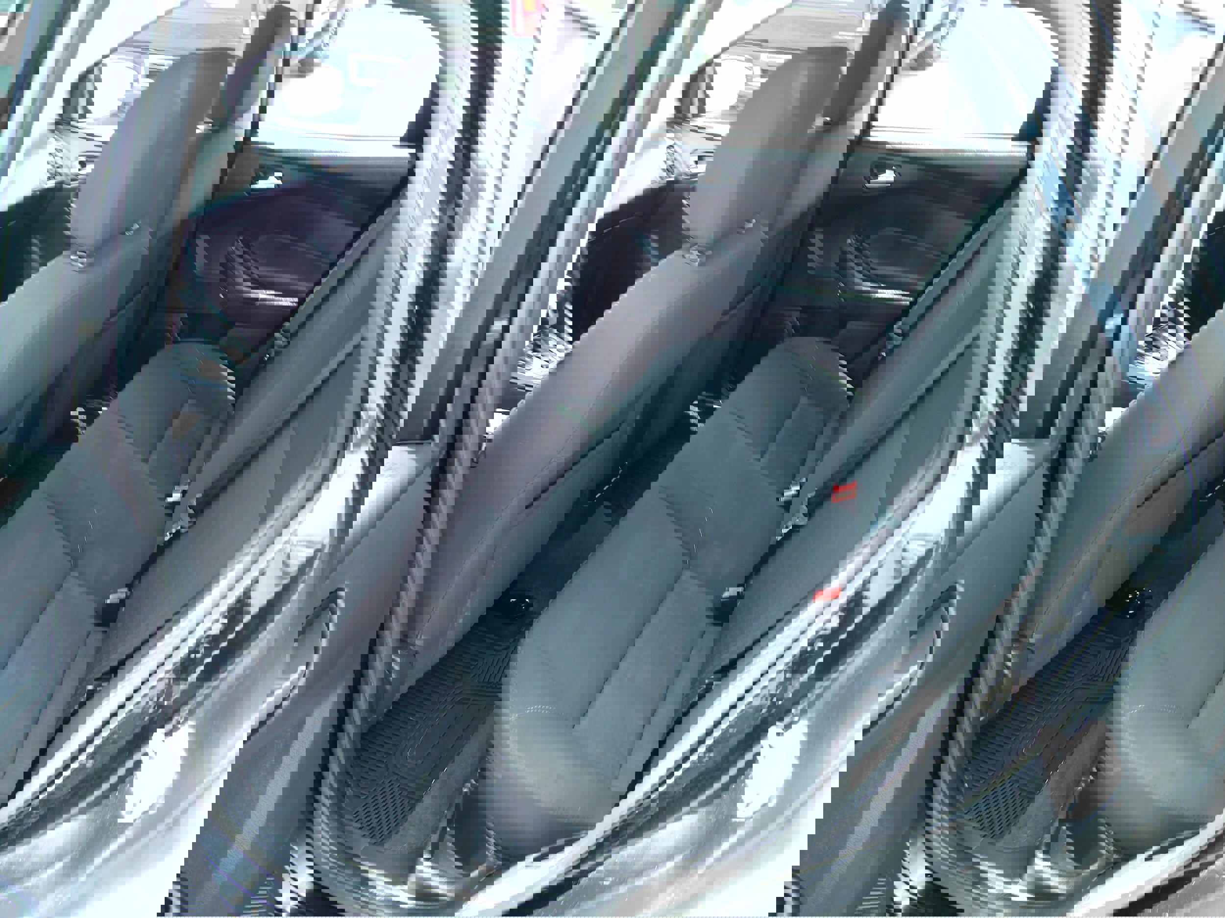 Used 2016 Ford Focus SE w/ SE Cold Weather Package image 8