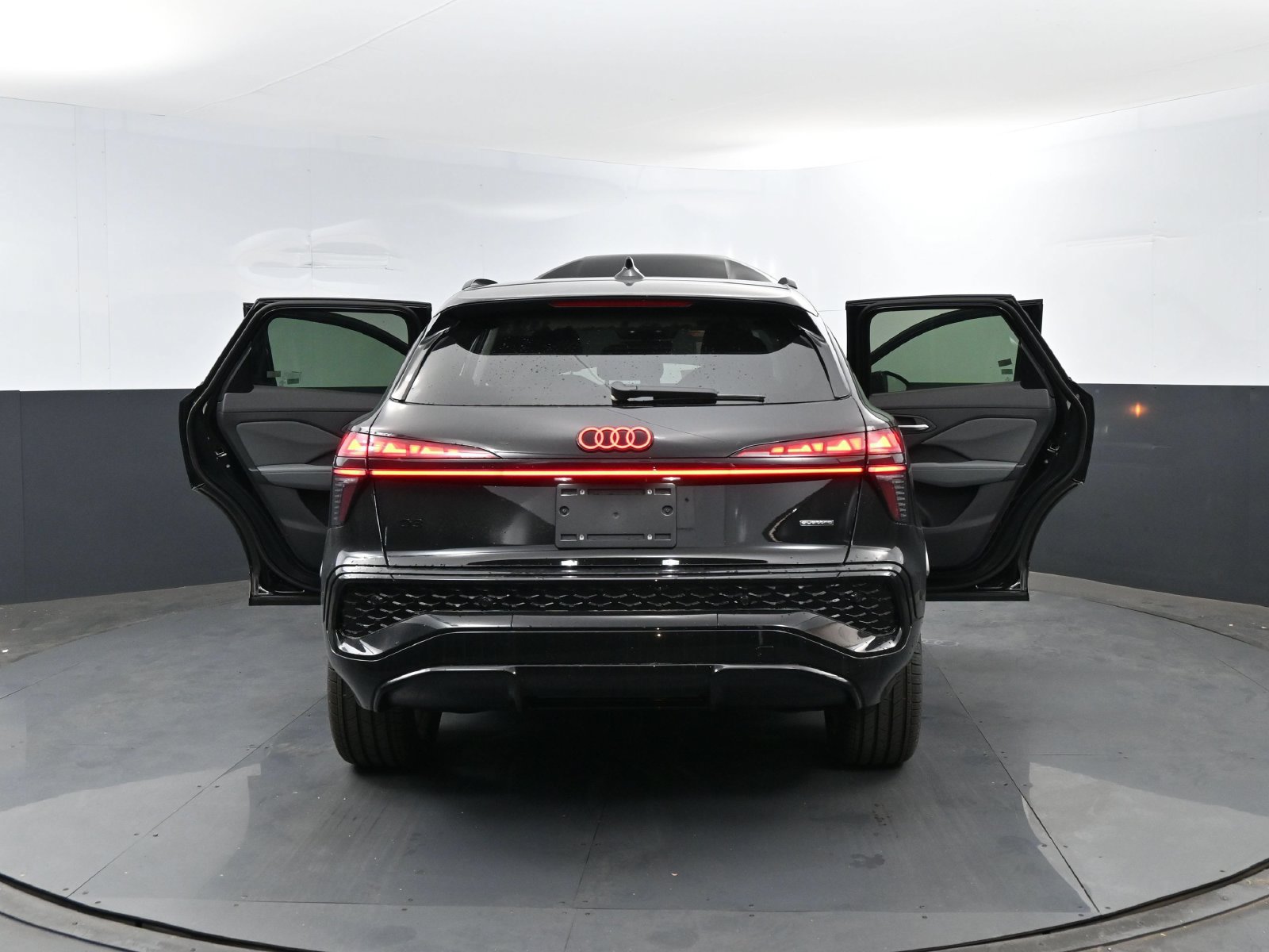 New 2026 Audi Q3 quattro 2.0T AWD/4WD image 30
