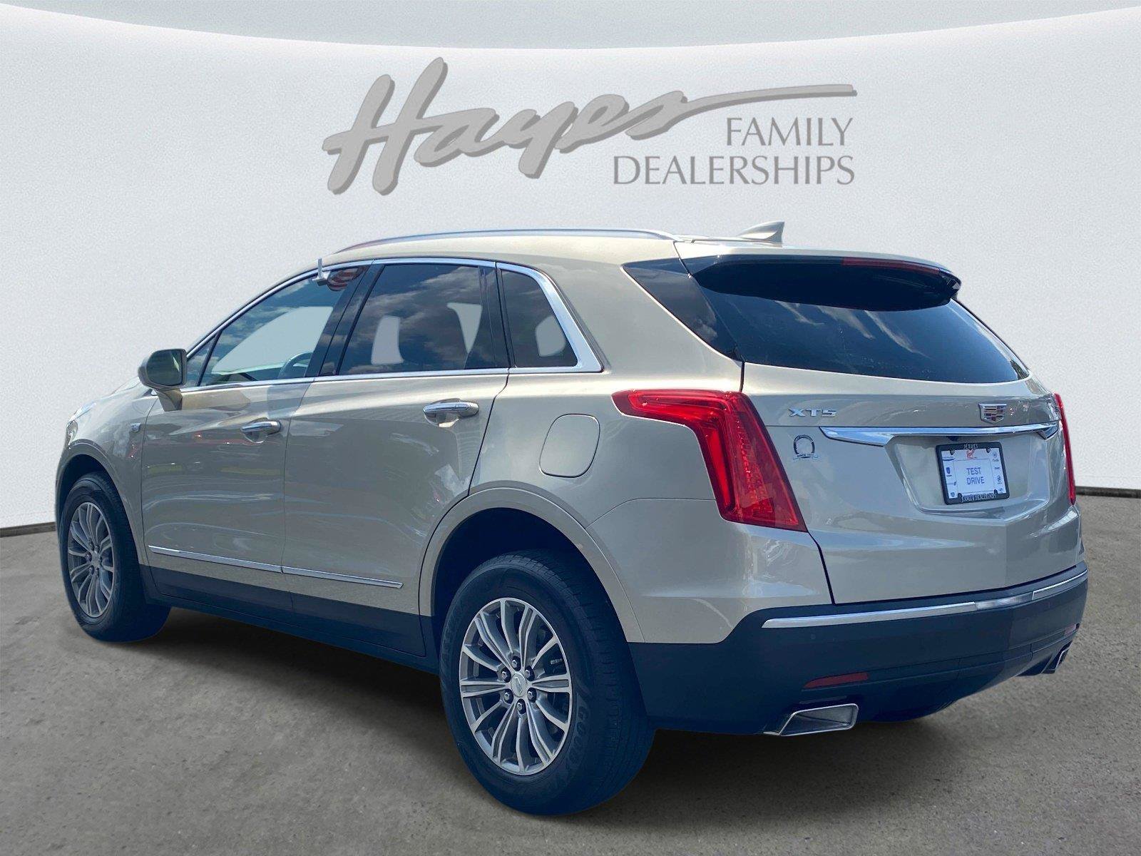 Used 2017 Cadillac XT5 Luxury w/ Driver Awareness Package FWD image 9