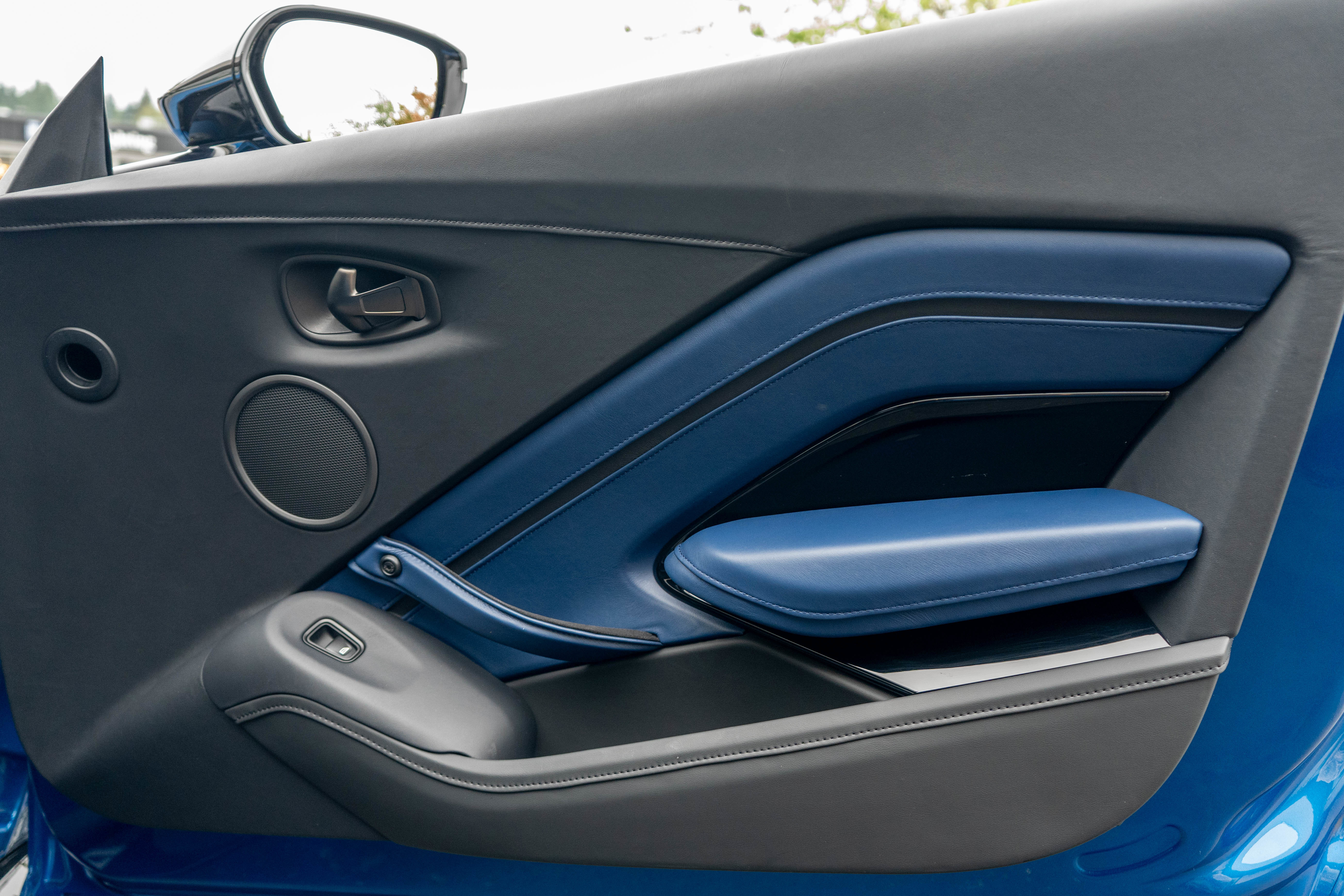 Used 2022 Aston Martin V8 Vantage Coupe image 45