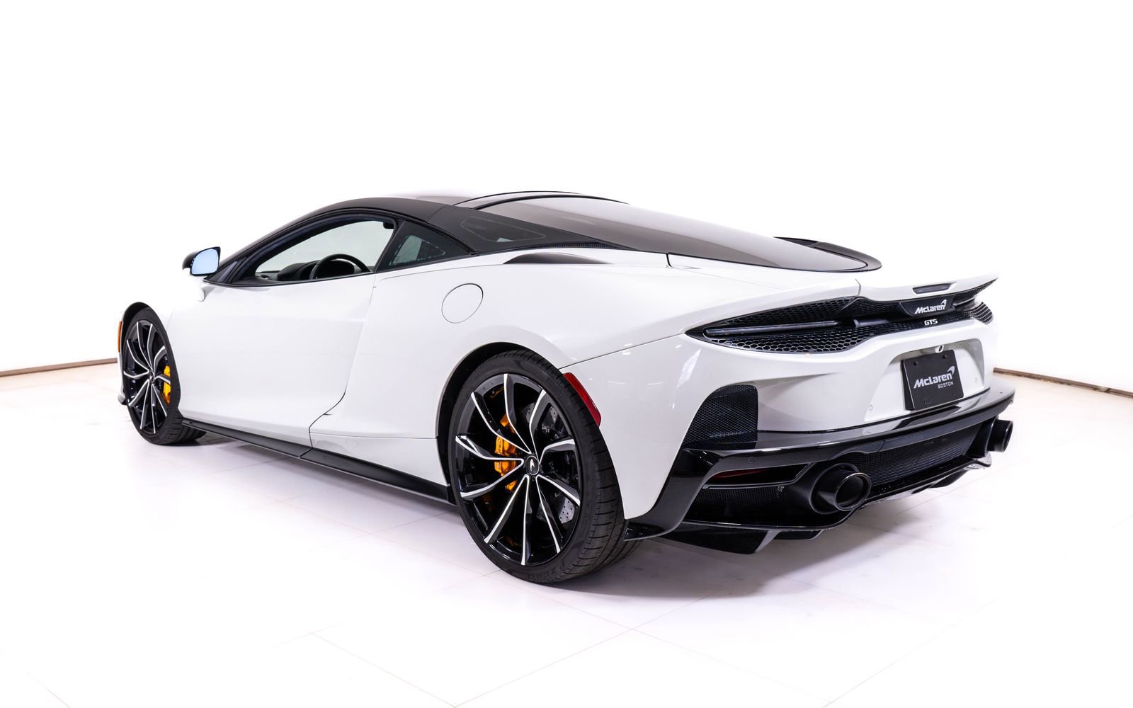 Used 2025 McLaren GTS RWD image 3