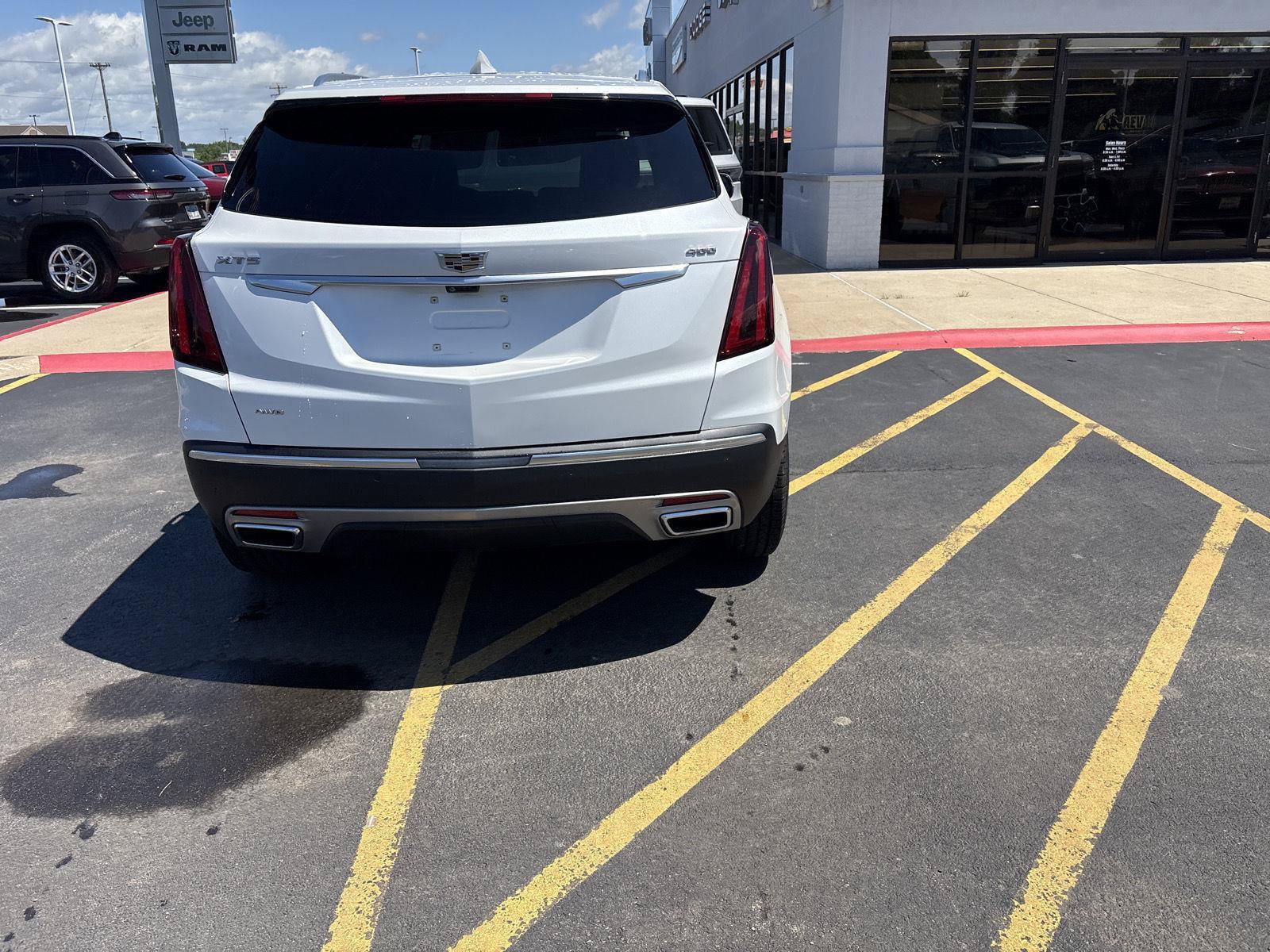 Used 2022 Cadillac XT5 Premium Luxury w/ Technology Package AWD/4WD image 6