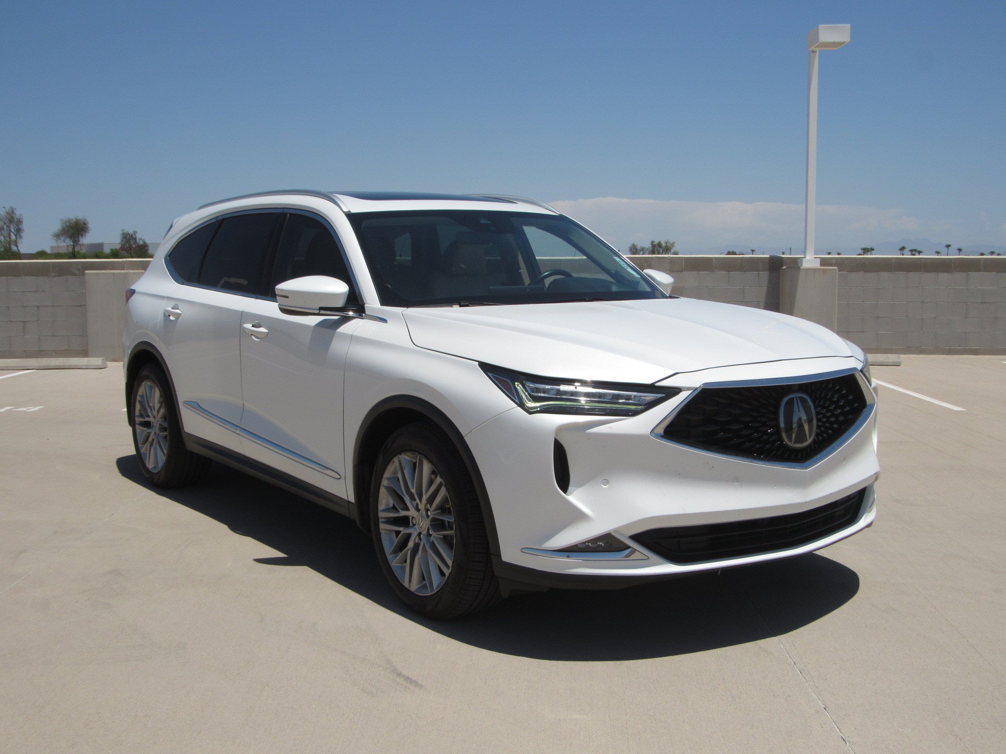 Used 2023 Acura MDX SH-AWD w/ Advance Package image 2