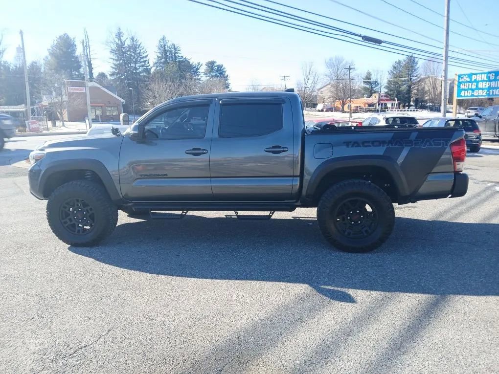 Used 2017 Toyota Tacoma TRD Off-Road w/ Tow Package (A/T) image 8